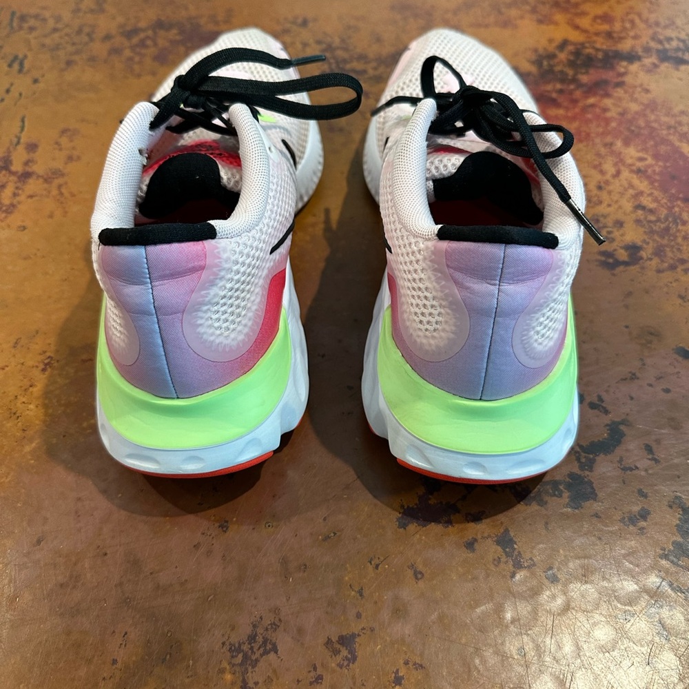 Nike Renew Run Women’s Sneaker CW5637-600 - Picture 9 of 12